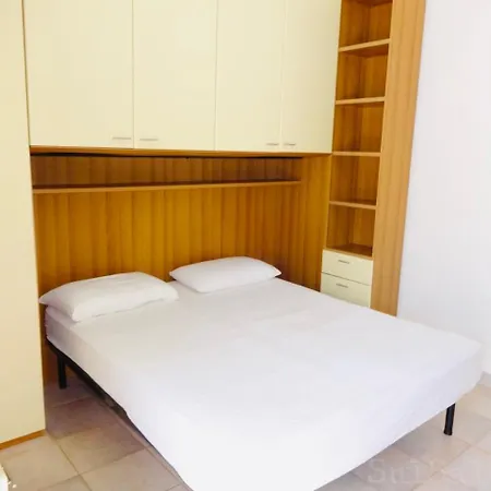 Flora Lido Marini